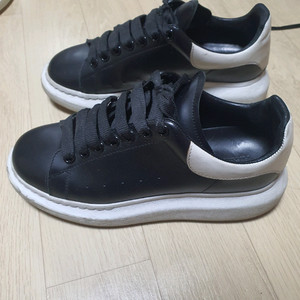 알렉산더맥퀸 오버솔 블랙 255사이즈 39.5 팔아요