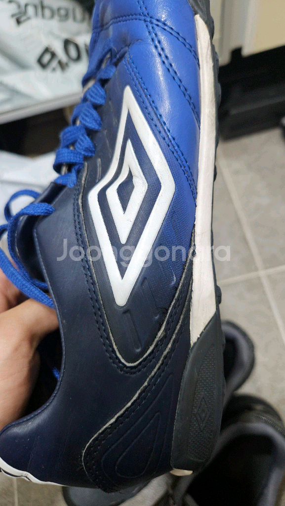 엄브로 축구화--1