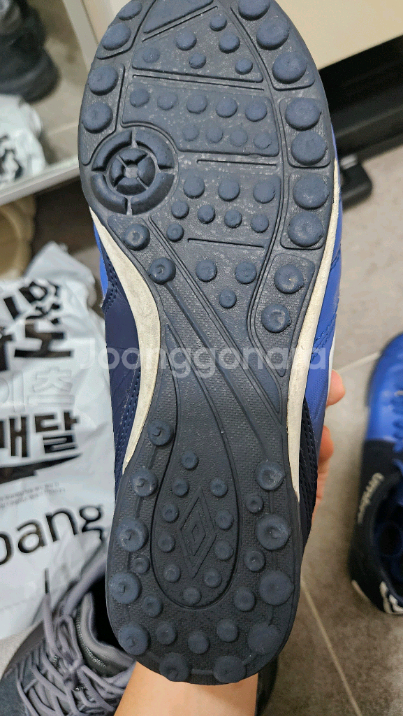 엄브로 축구화--2