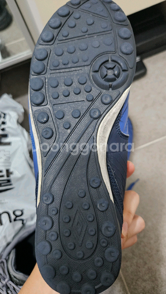 엄브로 축구화--3