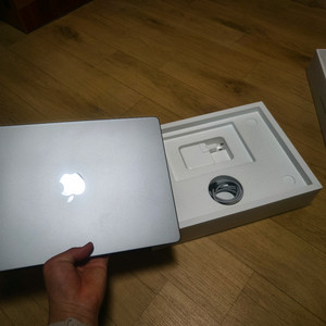 애플 맥북프로 14 M3 8G 512GB 애플케어 26년 12월