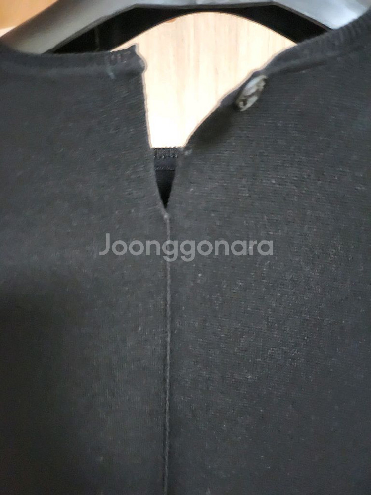 더 캐시미어 슬리브리스 니트 원피스--2