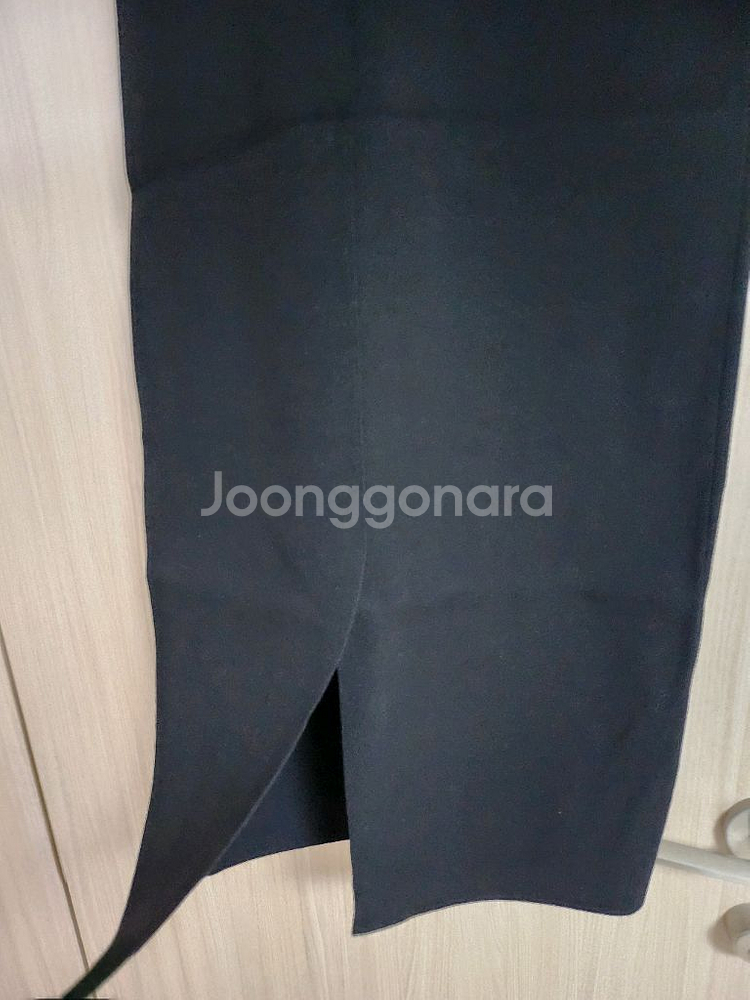 더 캐시미어 슬리브리스 니트 원피스--5