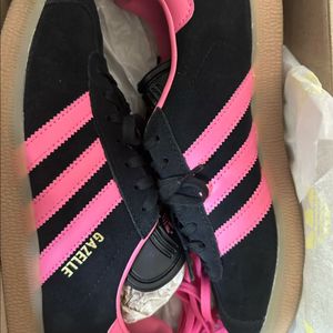 아디다스 가젤 코어 블랙핑크 250