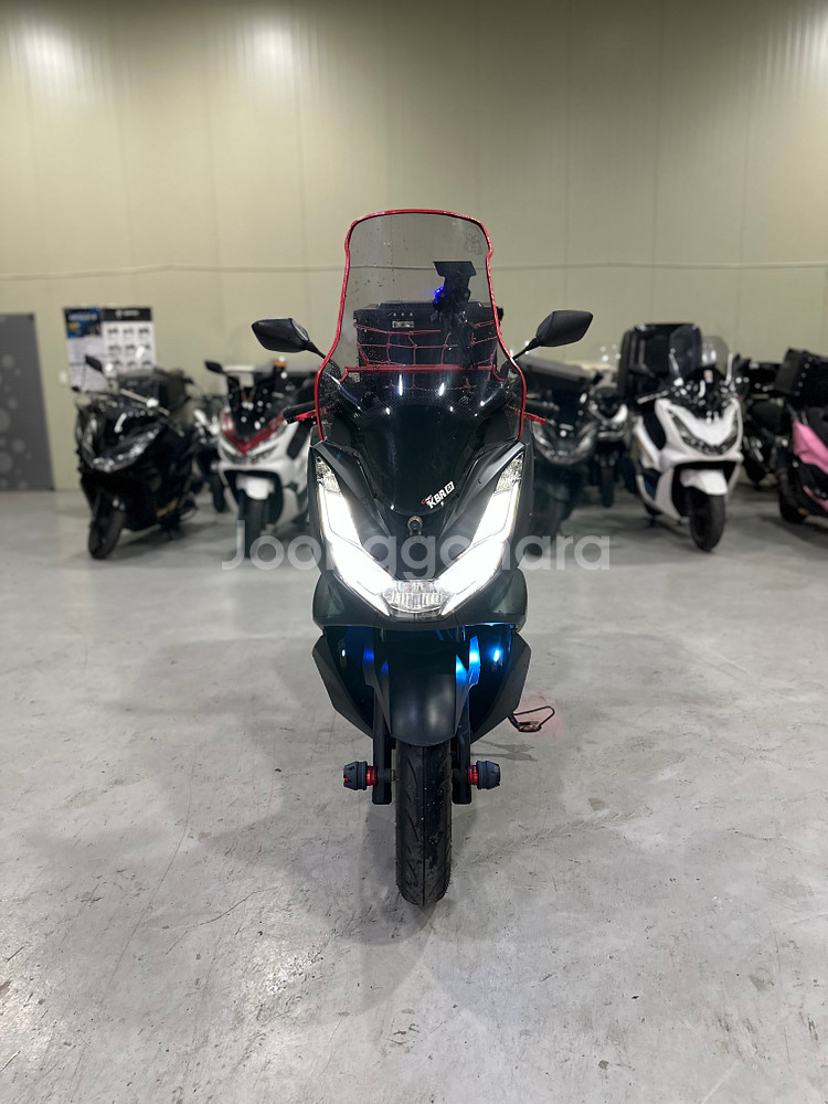 혼다 21년식 PCX125 ABS모델 4만Km 깔끔한 차량 판매합니다.--2