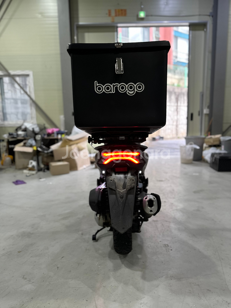 혼다 21년식 PCX125 ABS모델 4만Km 깔끔한 차량 판매합니다.--7