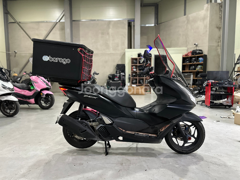 혼다 21년식 PCX125 ABS모델 4만Km 깔끔한 차량 판매합니다.--3