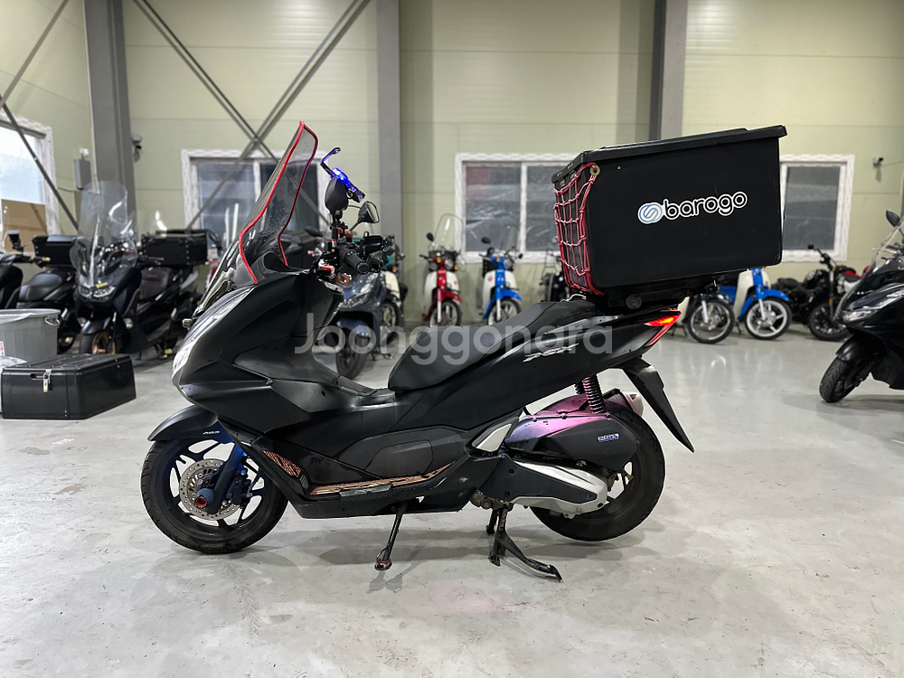 혼다 21년식 PCX125 ABS모델 4만Km 깔끔한 차량 판매합니다.--4