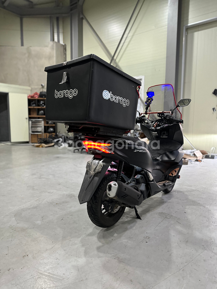 혼다 21년식 PCX125 ABS모델 4만Km 깔끔한 차량 판매합니다.--6