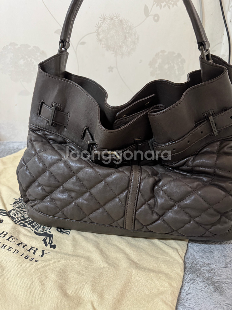 버버리 퀼팅 양가죽 숄더백 정품--4