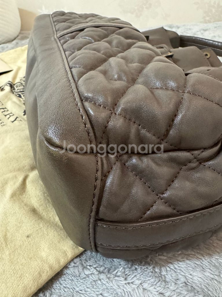 버버리 퀼팅 양가죽 숄더백 정품--2