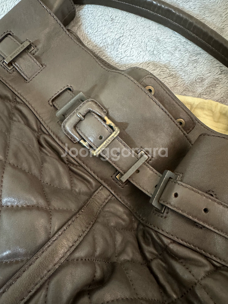 버버리 퀼팅 양가죽 숄더백 정품--1