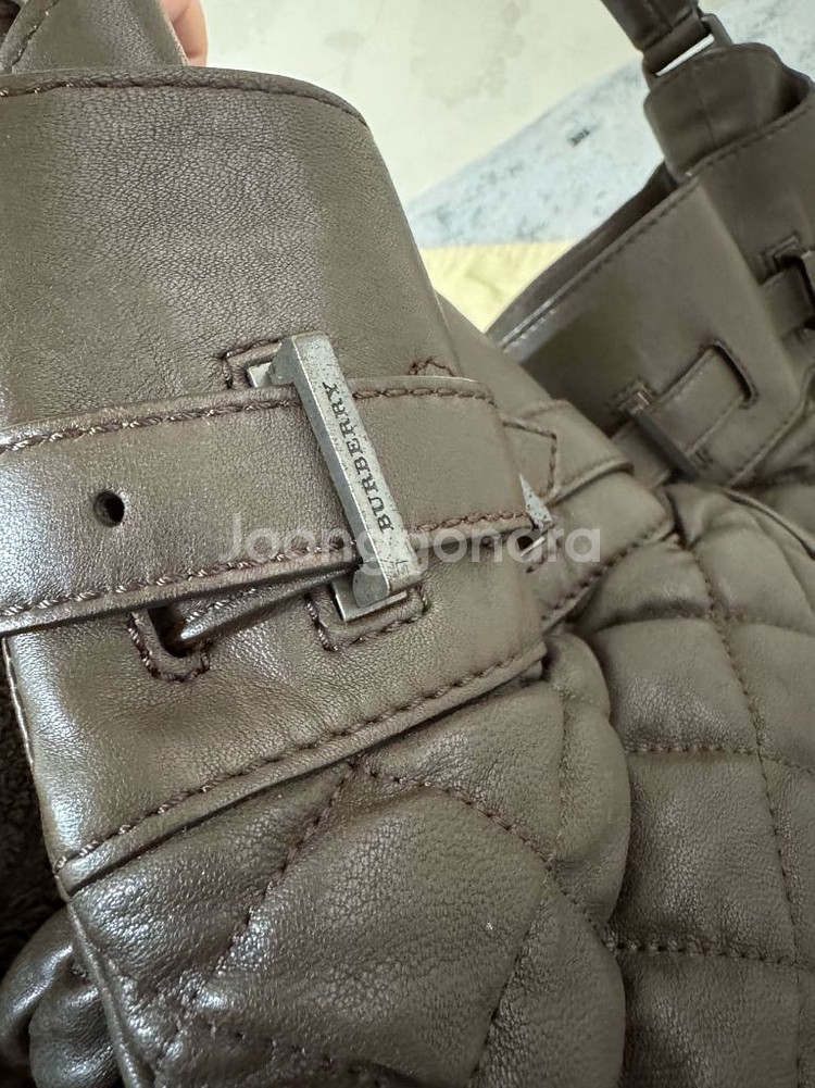 버버리 퀼팅 양가죽 숄더백 정품--8