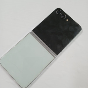 갤럭시Z플립5 256GB 팝니다!!학생폰세컨폰서브폰게임폰효도폰중고폰공기계