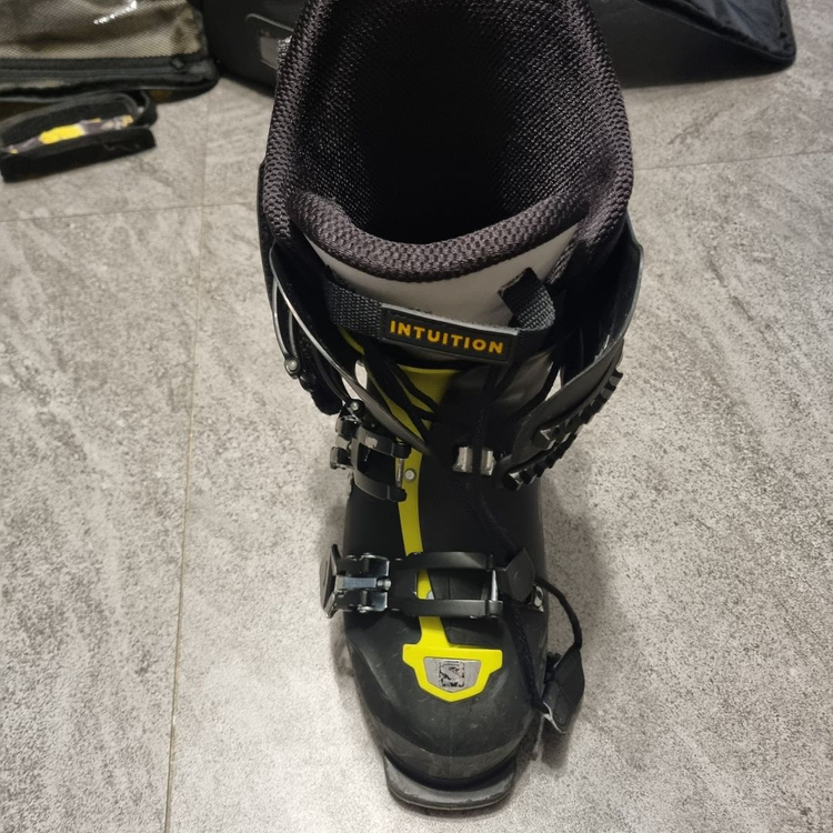 프리스키 풀세트 팝니다 (아토믹펑스7, 살로몬부츠, 오클리 플라이트덱 고글, 아디다스 프리스키의류 등)--2