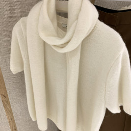 어라운드율 프레드머플러니트세트 새제품 아이보리 판매합니다