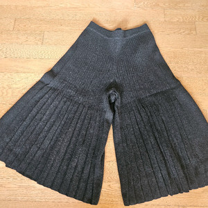 (새상품) 구호 플리츠 큐롯 니트팬츠