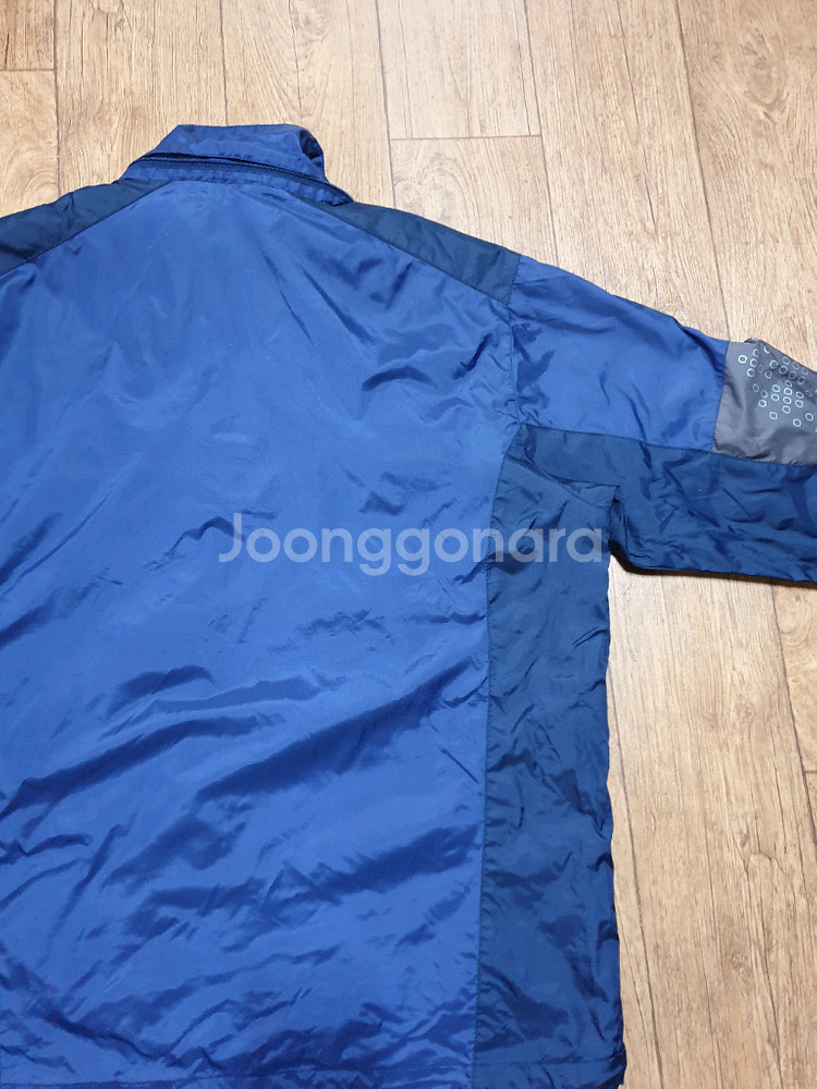 1244 콜핑 아웃도어 바람막이 110 사이즈입니다--9