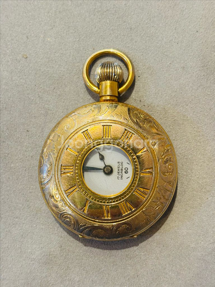 빈티지 골드 케이스 탁상시계--0