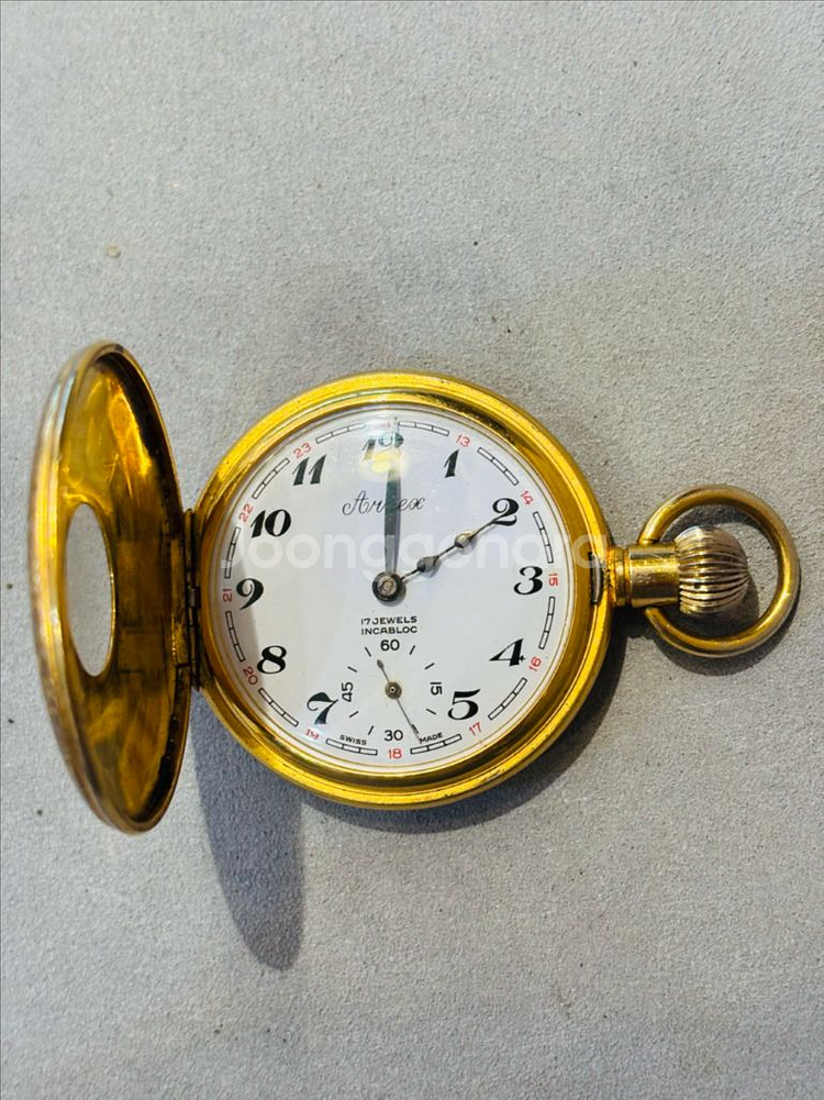 빈티지 골드 케이스 탁상시계--1