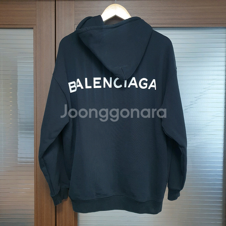 발렌시아가 네이비색상 백로고 후드 티셔츠 103--0