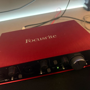 포커스라이트 스칼렛 2i4 2 세대 오디오 인터페이스