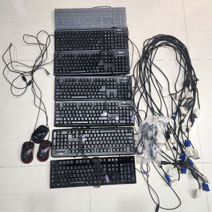 컾퓨터 키보드 마우스 모니터 케이블