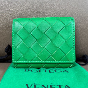 보테가베네타 인트레치아토 3단 지퍼 반지갑 패러킷 그린