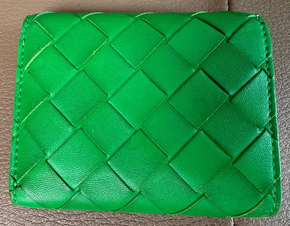 보테가베네타 인트레치아토 3단 지퍼 반지갑 패러킷 그린 이미지
