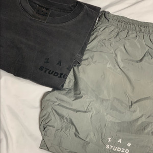아이앱스튜디오 피그먼트 티셔츠 블랙 XL + 우븐 쇼츠 그레이 L