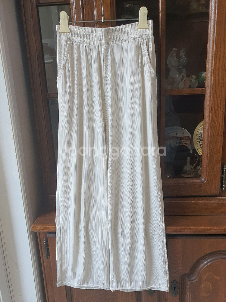 아이보리 화이트 플리츠 밴딩 와이드 팬츠 찰랑 쿨 남여공용 편한 긴바지 주름--1