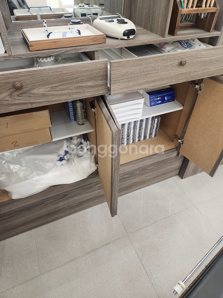 거울부착 진열장--2