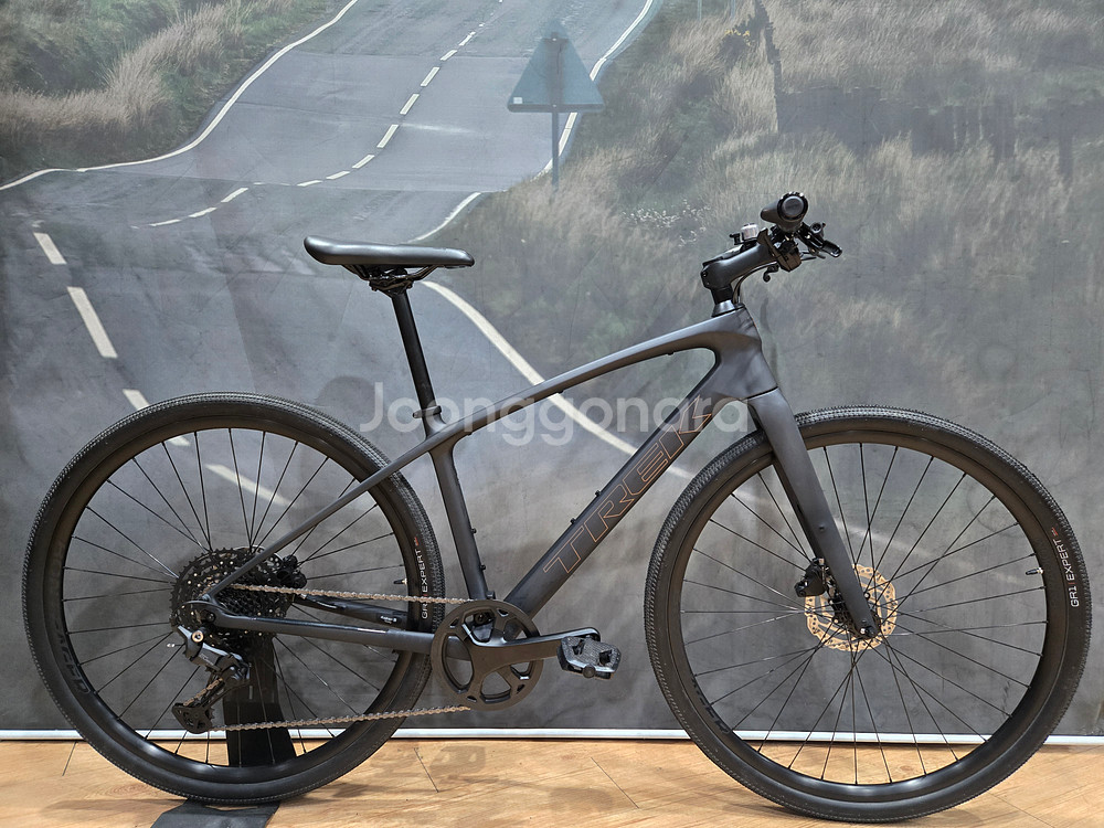 26 트렉 FX 4 카본 하이브리드 자전거 (S사이즈)--0