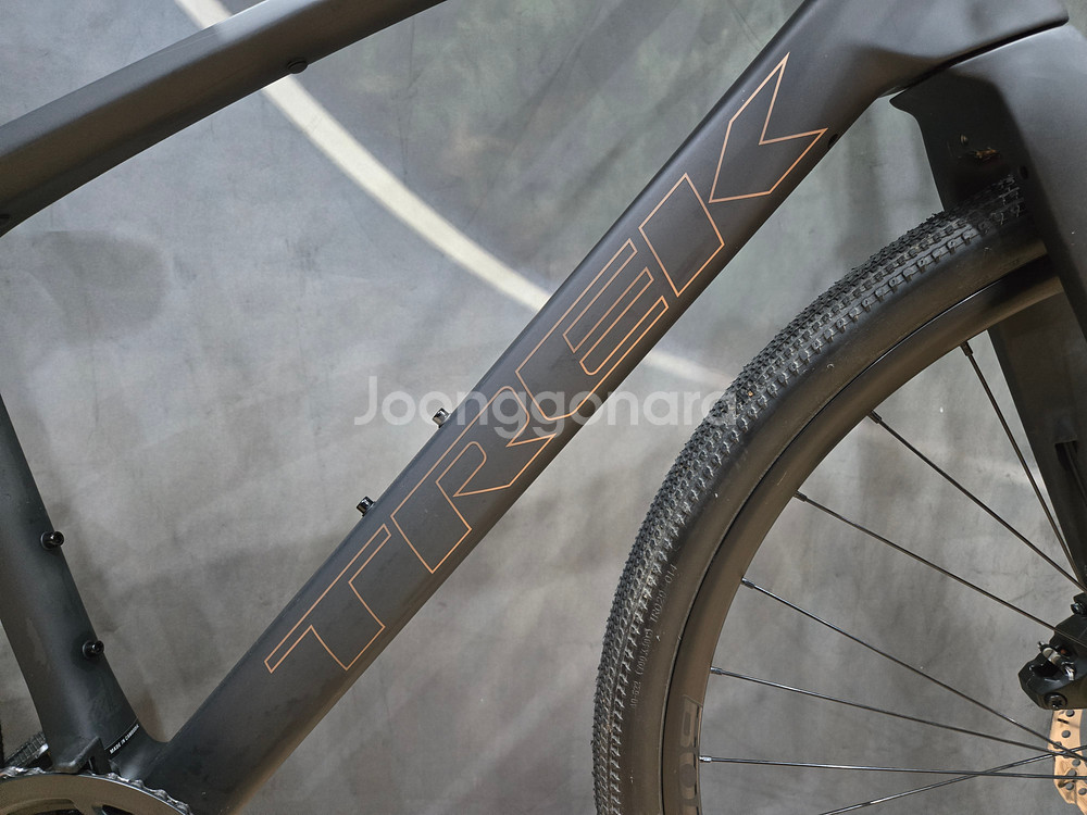 26 트렉 FX 4 카본 하이브리드 자전거 (S사이즈)--7