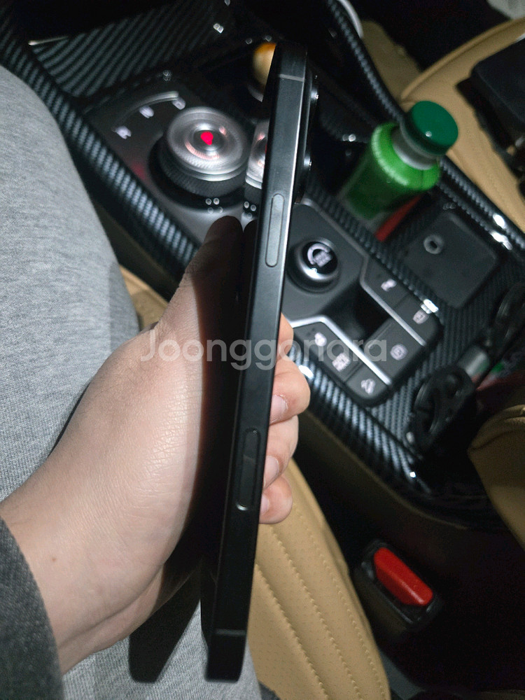 아이폰16 프로맥스 256G 블랙 새상품급 판매. 배터리 100%--2