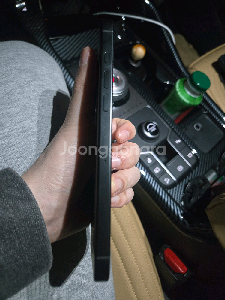 아이폰16 프로맥스 256G 블랙 새상품급 판매. 배터리 100%--4