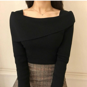 >10프로 할인<슬림핏 사선 언발 스퀘어넥 오프숄더 니트티 블랙