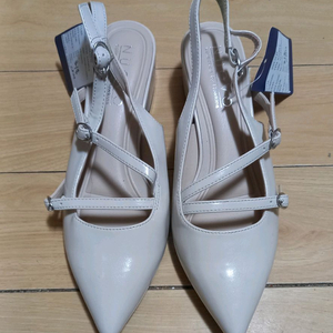 새제품) 누오보 여성 슬링백 235사이즈 굽4