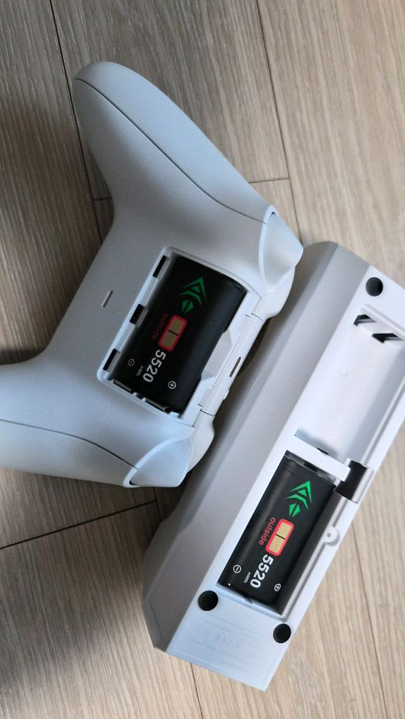 엑스박스 게임패드 4세대 정품 및 베터리팩 판매--1