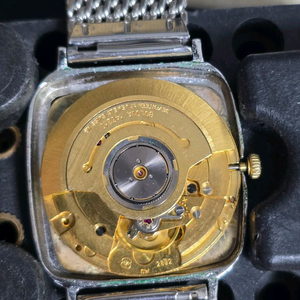 부로바 빈티지 사각 오토매틱 시계 이미지