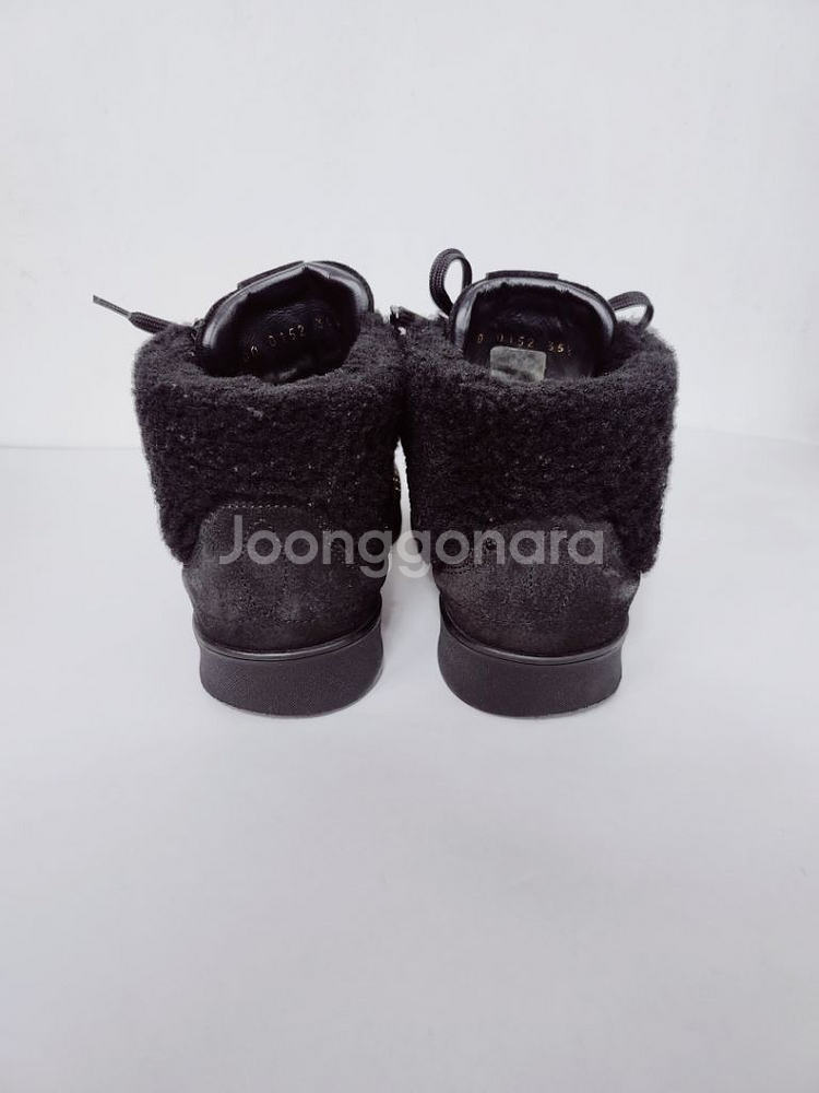 루이비통 LV/V 로고 여성스니커즈 35.5/225--4