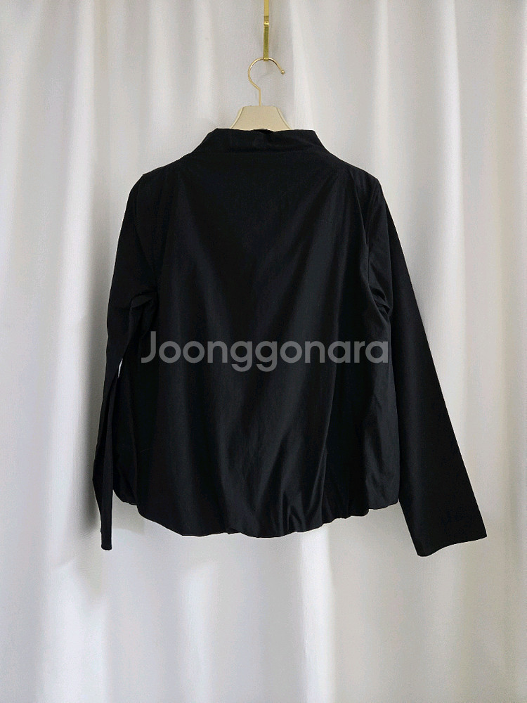 텍달린새상품 ㅡ 코스 드레이프 벌룬 블라우스--3