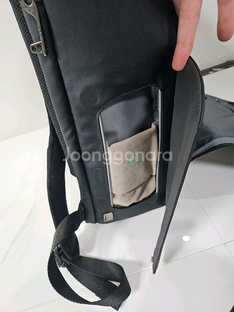 코린 블랙 백팩 가방 노트북 수납--6