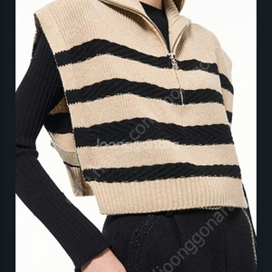 타임 스트라이프 니트 베스트