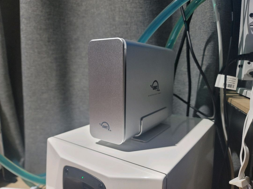 OWC Express 4m2 NVMe SSD 외장das팝니다.--1