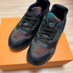 루이비통 트레이너 스니커즈!!