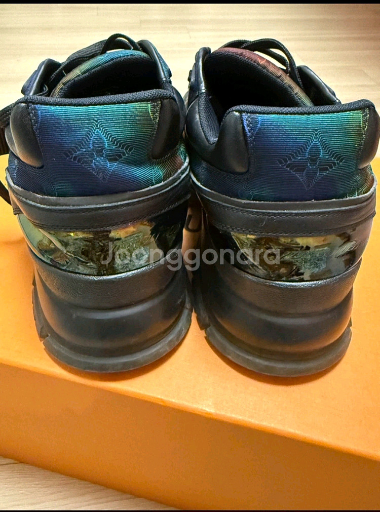 루이비통 트레이너 스니커즈!!--1