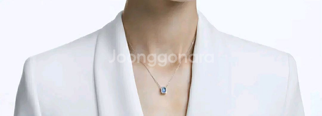 스와로브스키 밀레니아 옥타곤 블루 로듐 목걸이--2