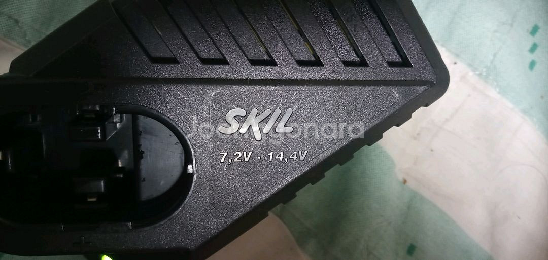 SKIL 7.2V/14.4V 배터리 충전기--1