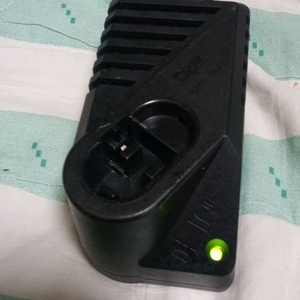 SKIL 7.2V/14.4V 배터리 충전기